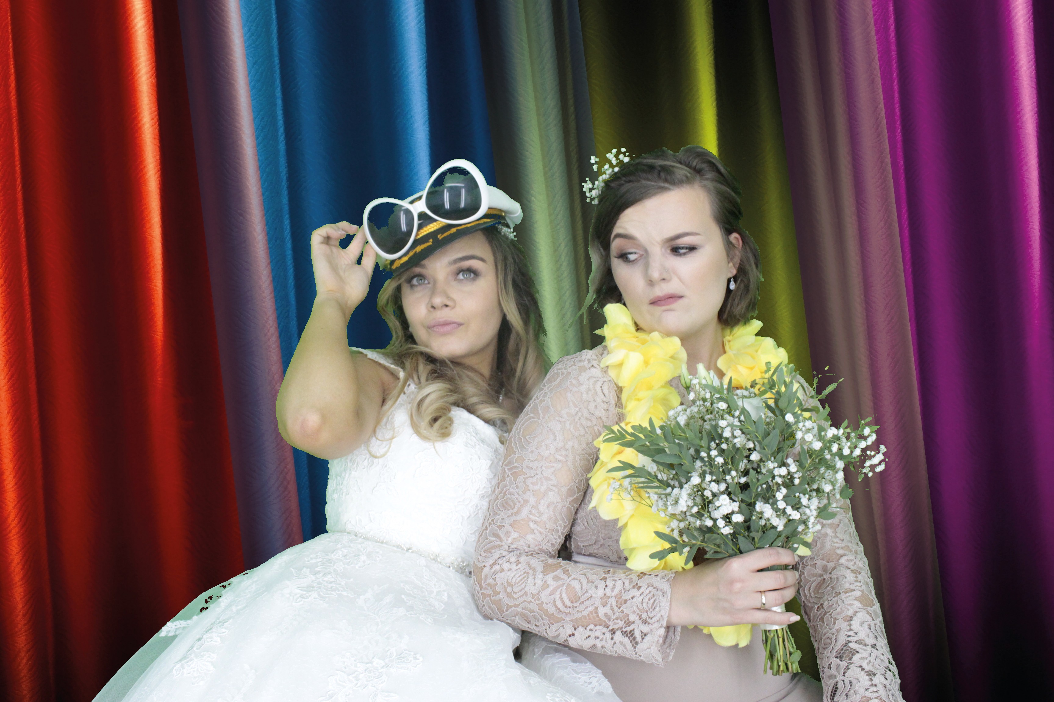 Mr & Mrs Hillier | View more photos from the event at gallery.myphotoboothexperience.co.uk/u/MyPhotoBoothExperienceLtd/Mr-Mrs-Hillier